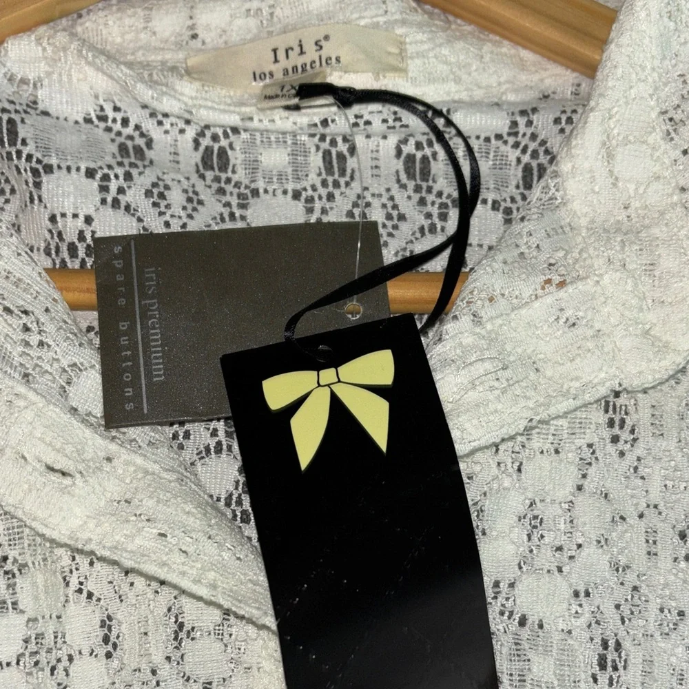 Iris Los Angeles White Lace Sleeveless Top - Picture 2 of 7